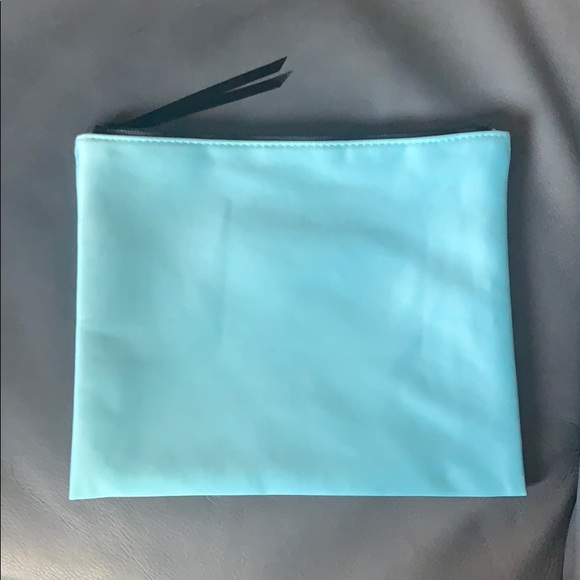 Gucci Silk Cosmetics Pouch new without tag - Picture 4 of 4